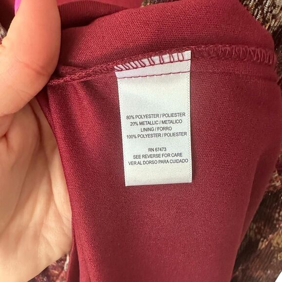 Maison Tara Curvy Size 14 Maroon Red Floral Metallic Pleat Fabric Dress - Picture 11 of 11